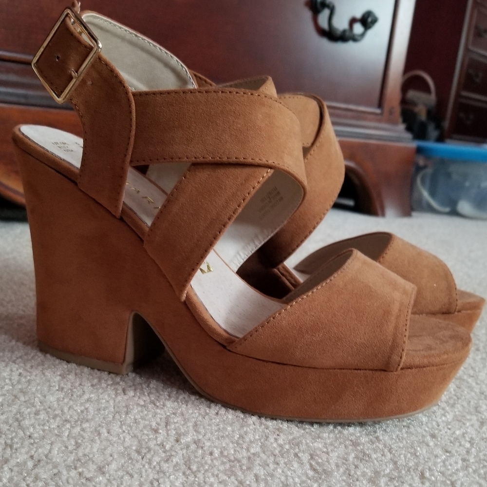 Heels - Picture 3 of 3